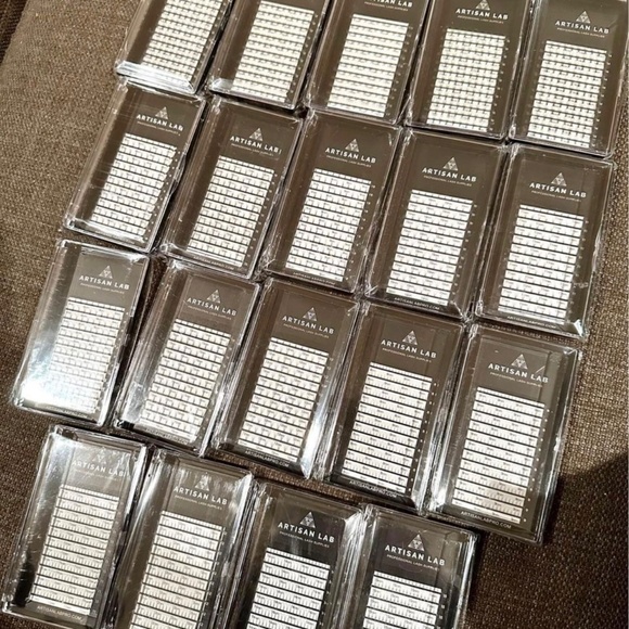 BNIB Premade Lash Trays all unused in package - Picture 2 of 4